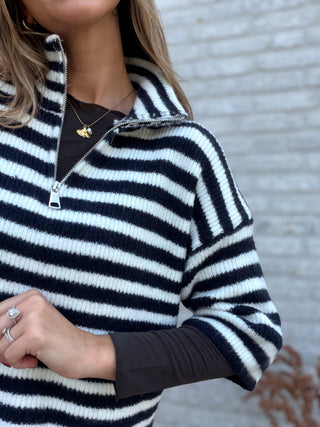 Zip Stripe Knit / Dark Blue-White