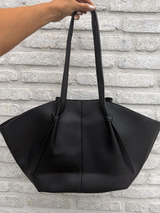 The Heritage Shopper / Black