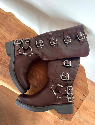 Elegant Buckle Boots / Classic Brown