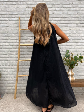 Crinkle Halter Maxi Dress / Black