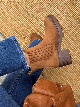 Chunky Ankle Boots / Camel