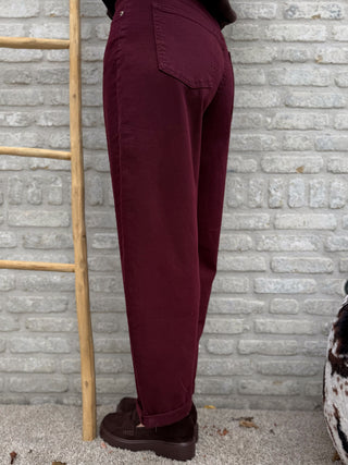 Relaxed Barrel Jeans / Bordeaux