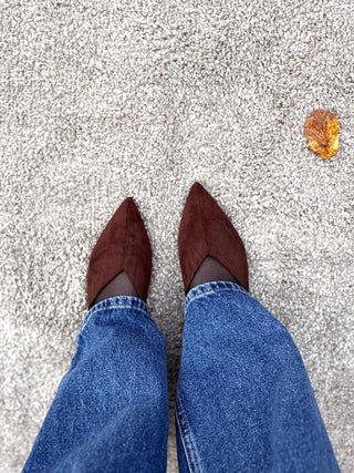 Suede Buckle Flats / Brown