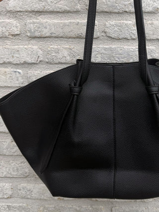 The Heritage Shopper / Black