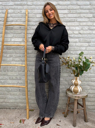 Relaxed V-Neck Sweater / Black