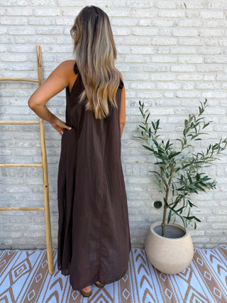 Crinkle Halter Maxi Dress / Brown