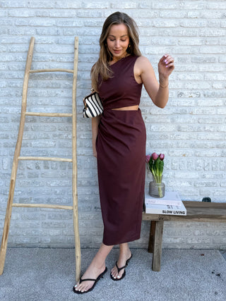 Linen Cut-Out Midi Dress / Brown
