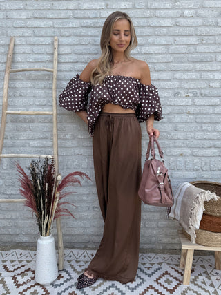 Off-Shoulder Polka Dot Blouse / Brown