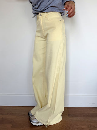 Relaxed Wide Leg Jeans / Yellow