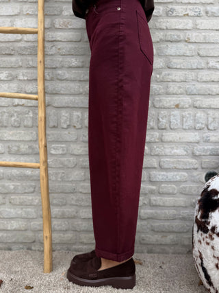 Relaxed Barrel Jeans / Bordeaux