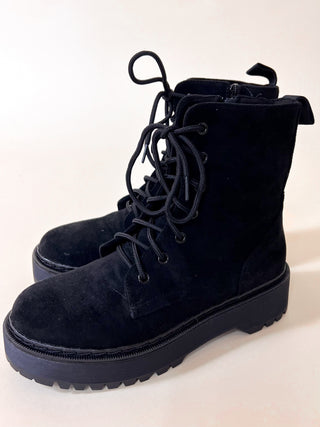 Suède Lace Up Boots / Black