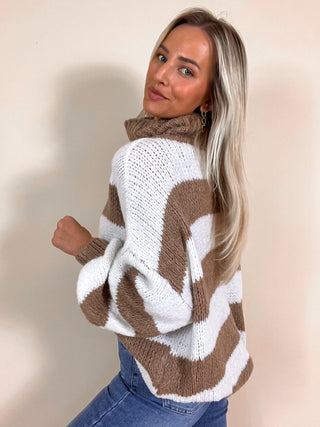 Striped Turtleneck Sweater / Camel-White