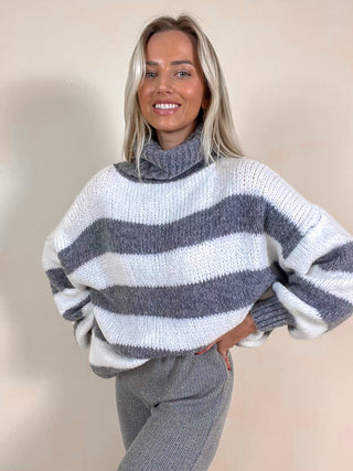 Striped Turtleneck Sweater / Grey-White
