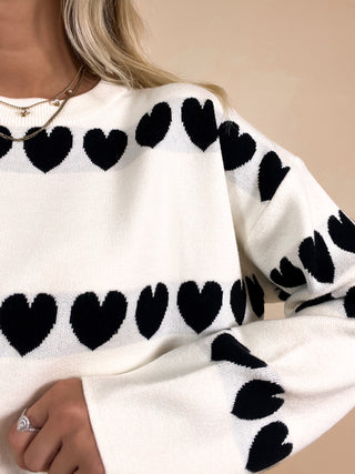 Casual Heart Sweater / Black - White