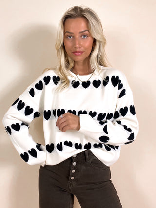 Casual Heart Sweater / Black - White