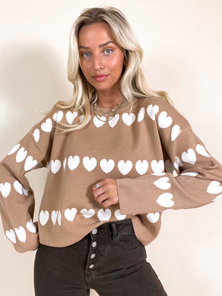Casual Heart Sweater / Camel - White